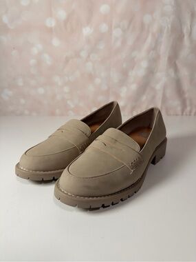 DOLCE VITA Cream Loafer “CRISP” Like New